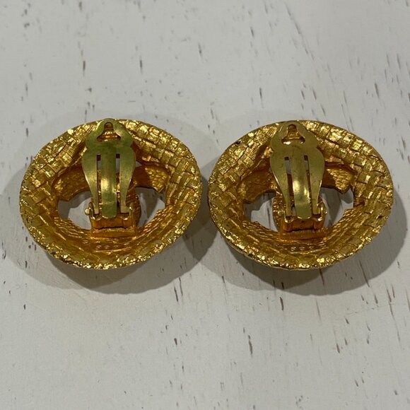 Chanel Button Lattice Vintage Matte Gold Clip On Earrings (JB1301) - Picture 3 of 4
